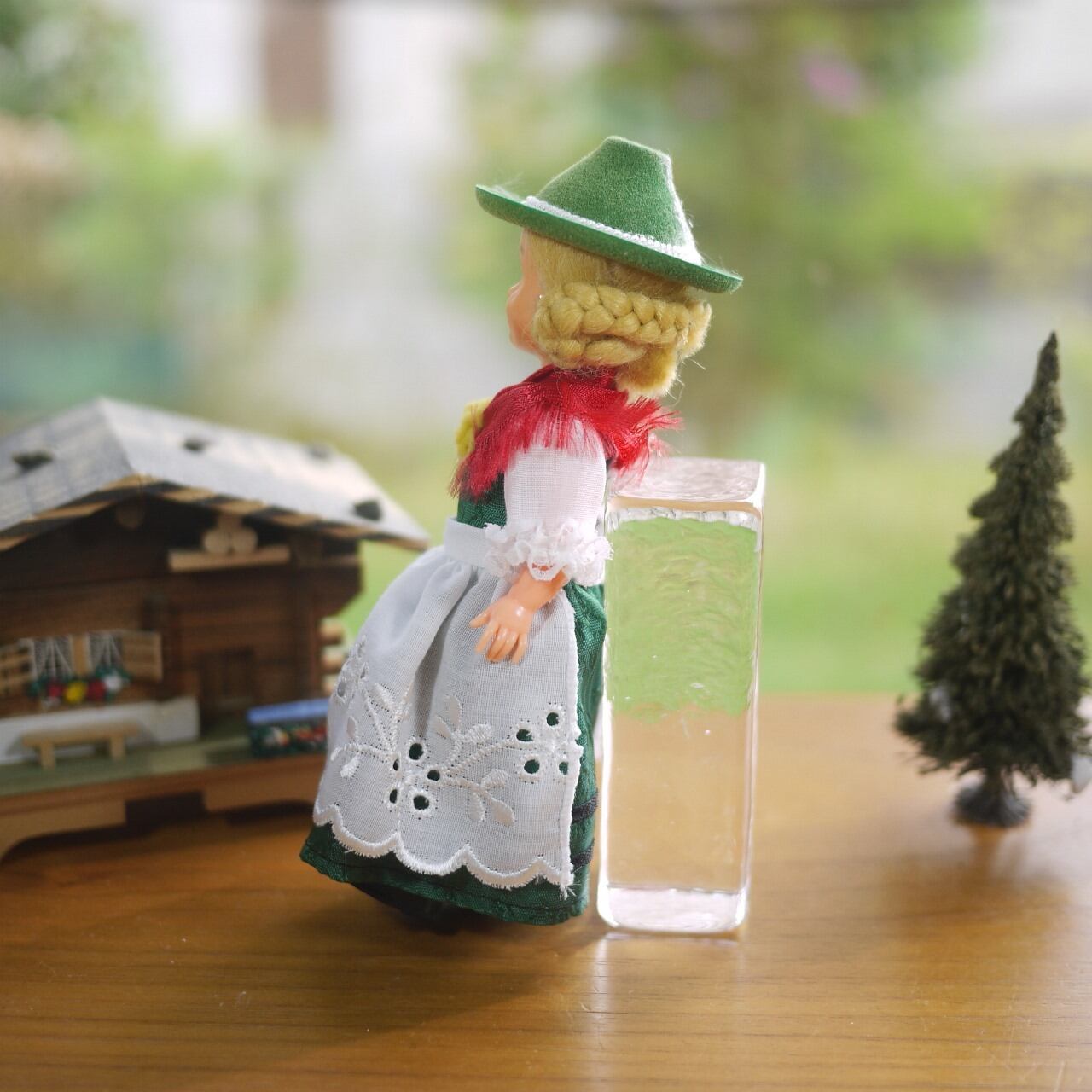 民族衣装のお人形 緑の帽子 ドイツ | こりすのパン屋Base店 （世界の