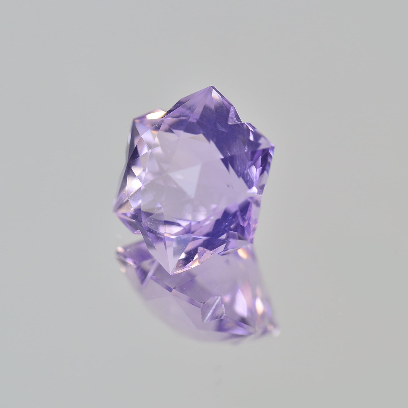 ラベンダーアメジスト 5.63ct ルース スノーカット | CheReine ラベンダーアメジスト 5.63ct ルース スノーカット | CheReine