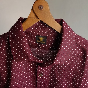 linen easy dot shirt / wine