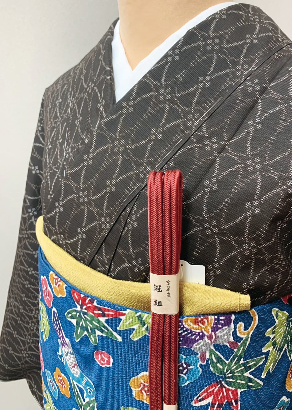 焦茶地変わり七宝文様大島紬(リユース品)　LUKHO−034