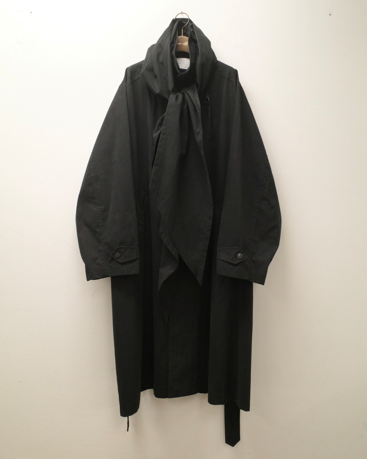 予約販売 | i’m here : - HAOLI TRENCH COAT ：Black｜フード型ストール／2WAYトレンチ／和洋折衷の羽織