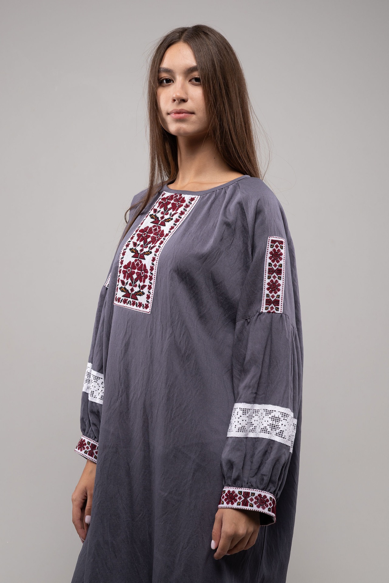 ウクライナ刺繍ヴィシヴァンカ クロスステッチ　手刺繍　ワンピース　麻　レディース・フリーサイズ - 1