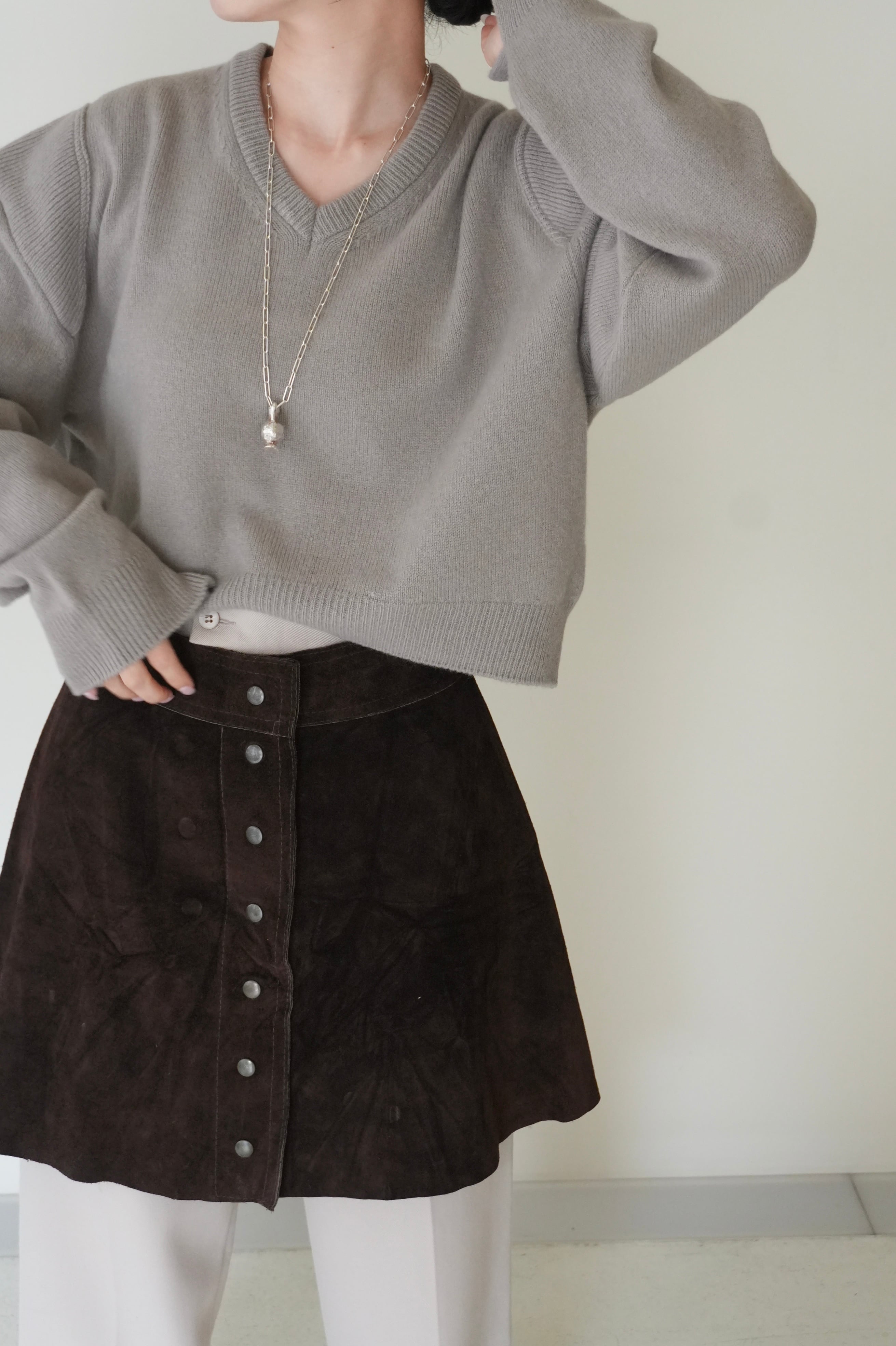 【 KAYLE 】PATCH PANEL V NECK KNIT(TAUEP)