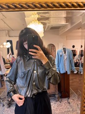 シルバーラメシャツ