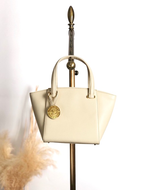 VALENTINO GARAVANI ヴァレンティノガラヴァーニ ハンドバッグ アイボリー メダル 型押しレザー vintage ヴィンテージ オールド cfapyn