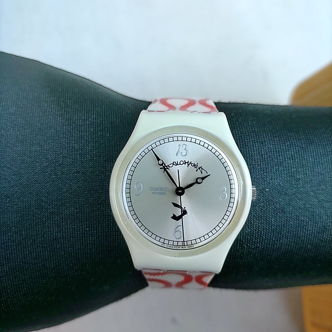 ケース付きvivienne ヴィヴィアンウエストウッド スクイグル swatch 腕時計