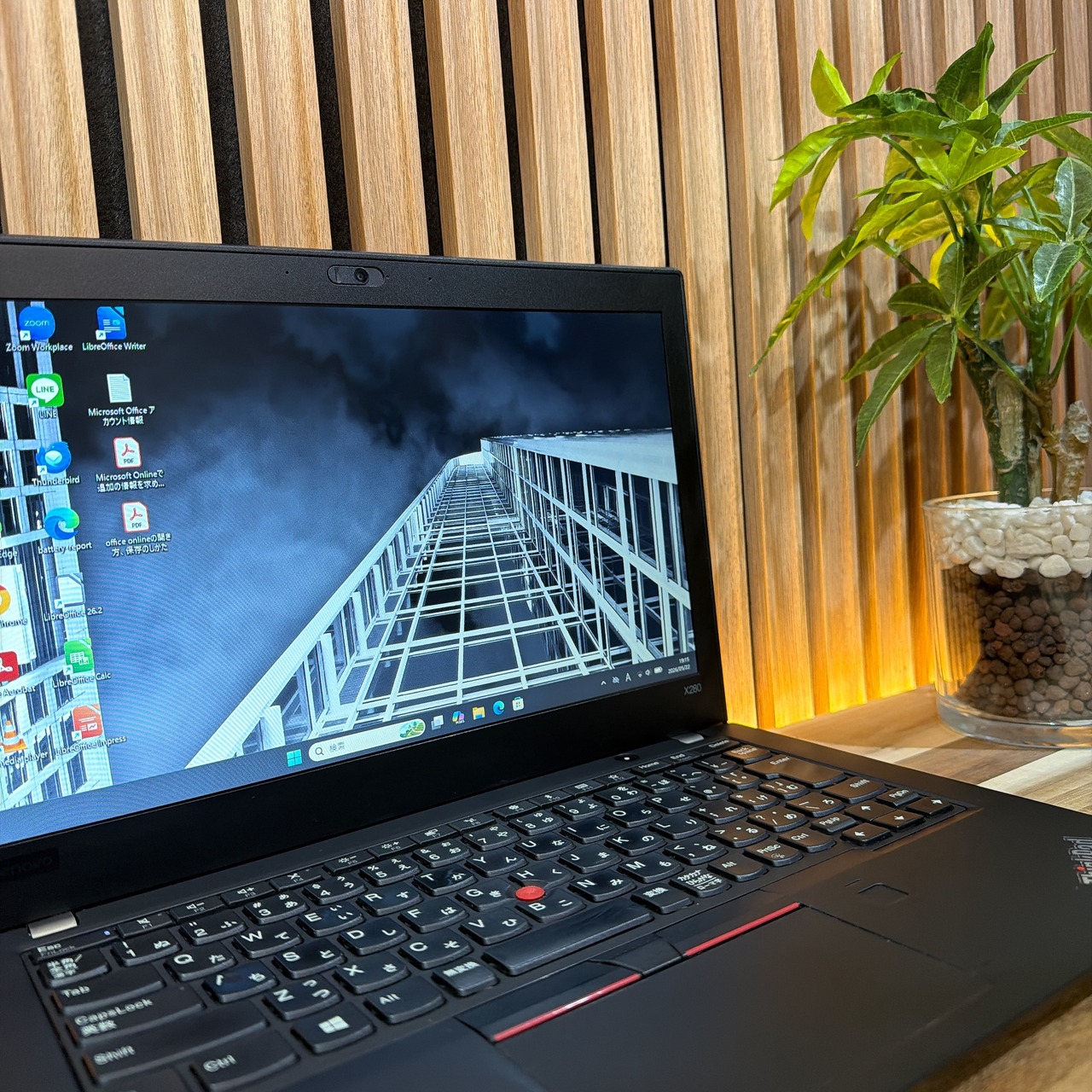 \ 公式ショップ限定価格❣️/ 準美品《バッテリー新品同様》ThinkPad X280 軽量 windows11対応機種 8GB SSD256GB ノートパソコン 安心サポート＆3ヶ月保証付き