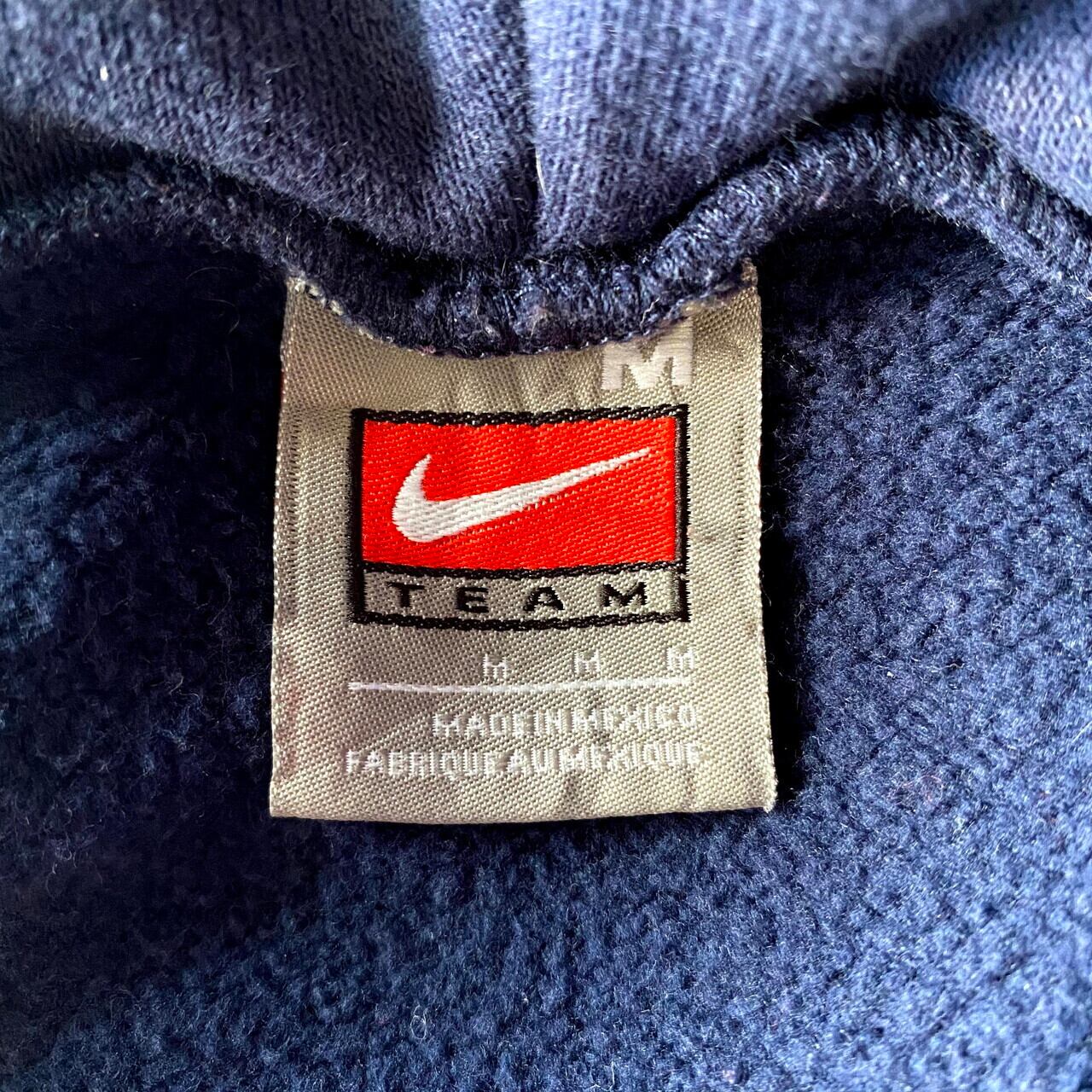 90年代 NIKE TEAM ナイキ センターロゴ スウォッシュ 刺繍 プルオーバーパーカー メンズM 古着 スウェットパーカー ワンポイントロゴ  ネイビー 紺色 90s ビンテージ ヴィンテージ【パーカー】【AL20】 | cave 古着屋【公式】古着通販サイト