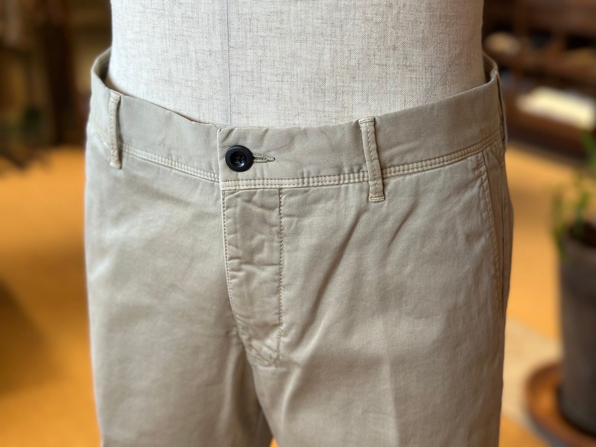 INCOTEX / ガーメントダイオーガニックコットンストレッチチノテーパードパンツ