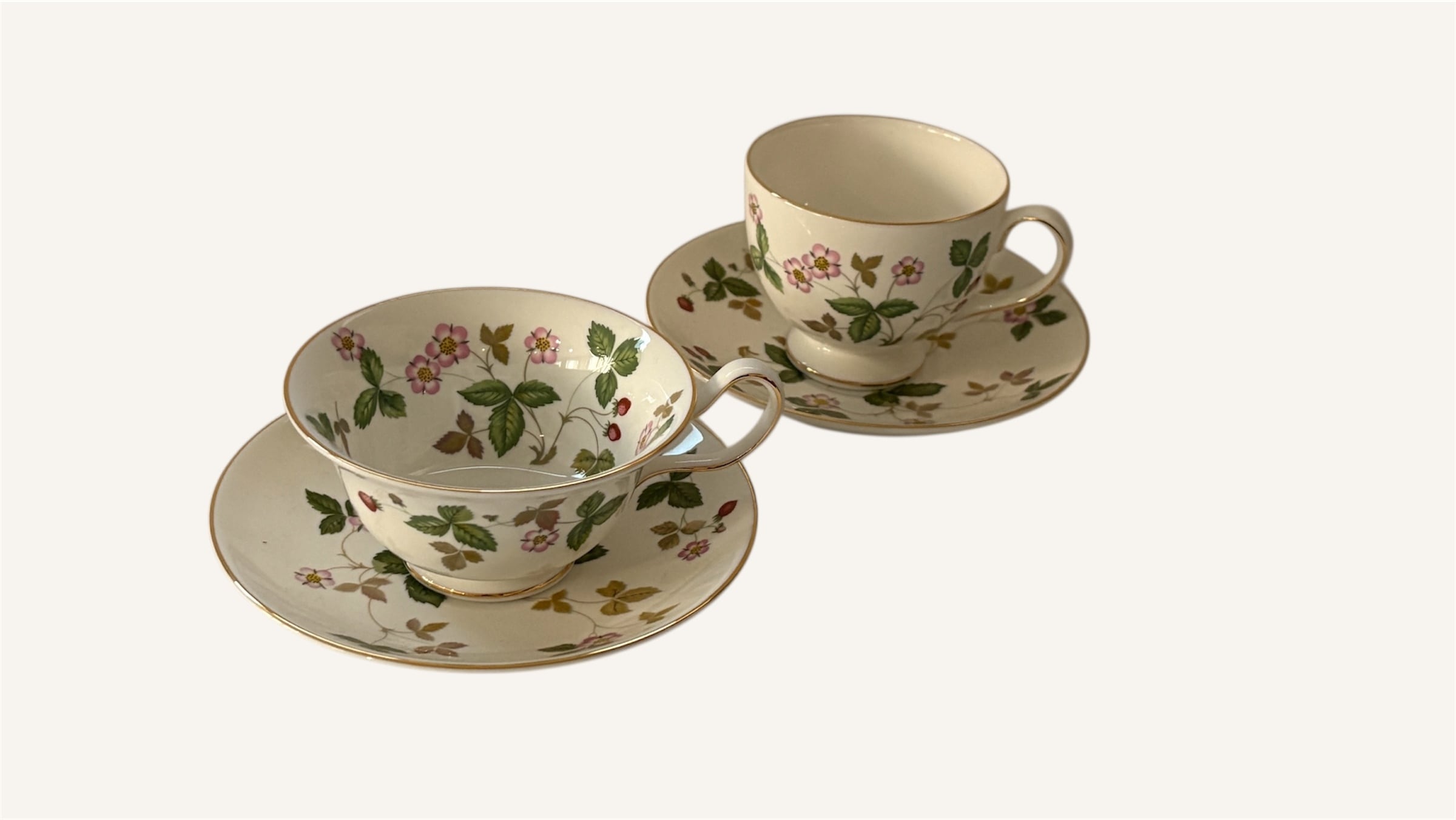 ウエッジウッドワイルドストロベリーティーカップ&ソーサー