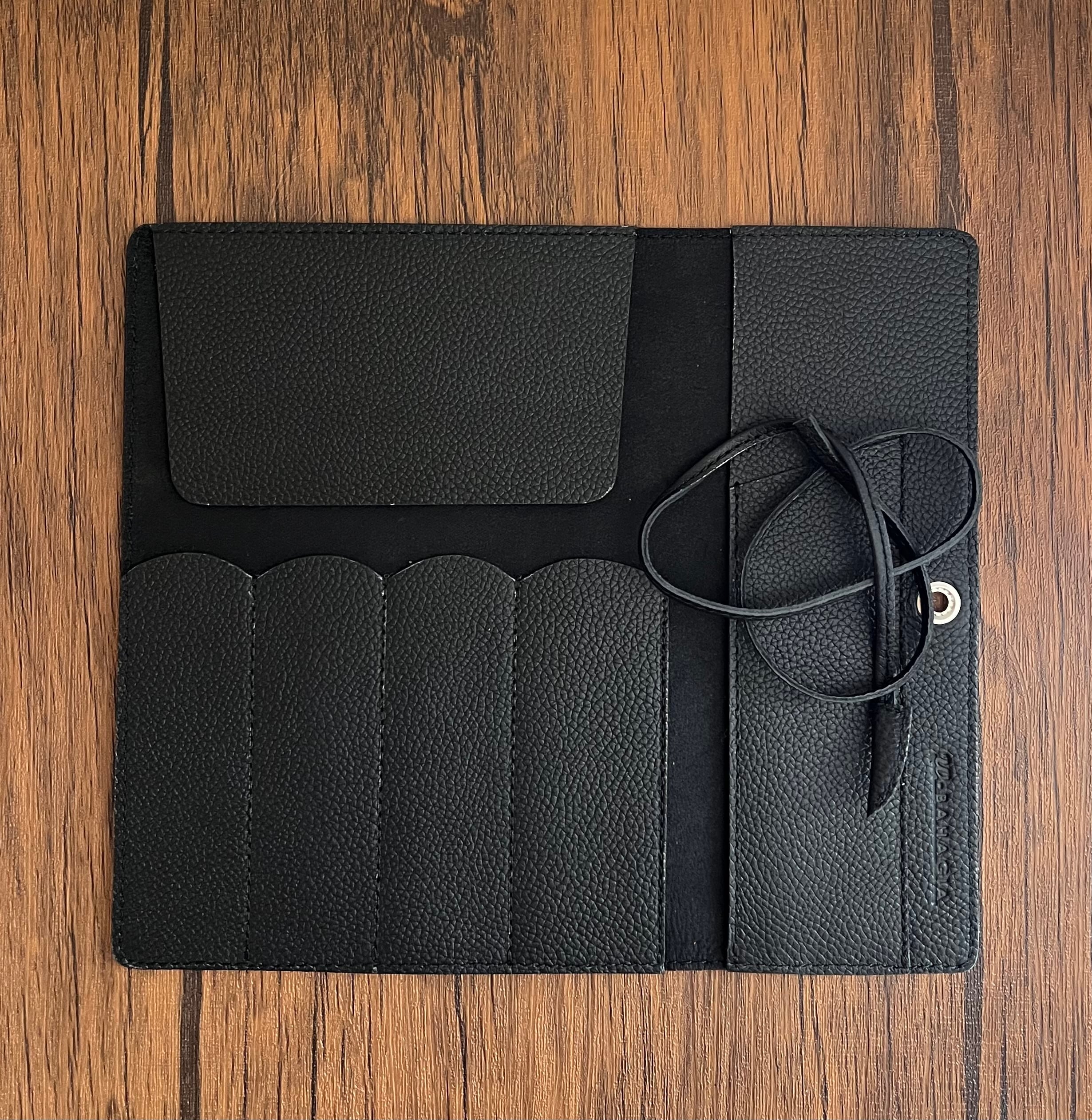 バハギア ペンケース ロール型 シュリンクレザー ダークブラウン