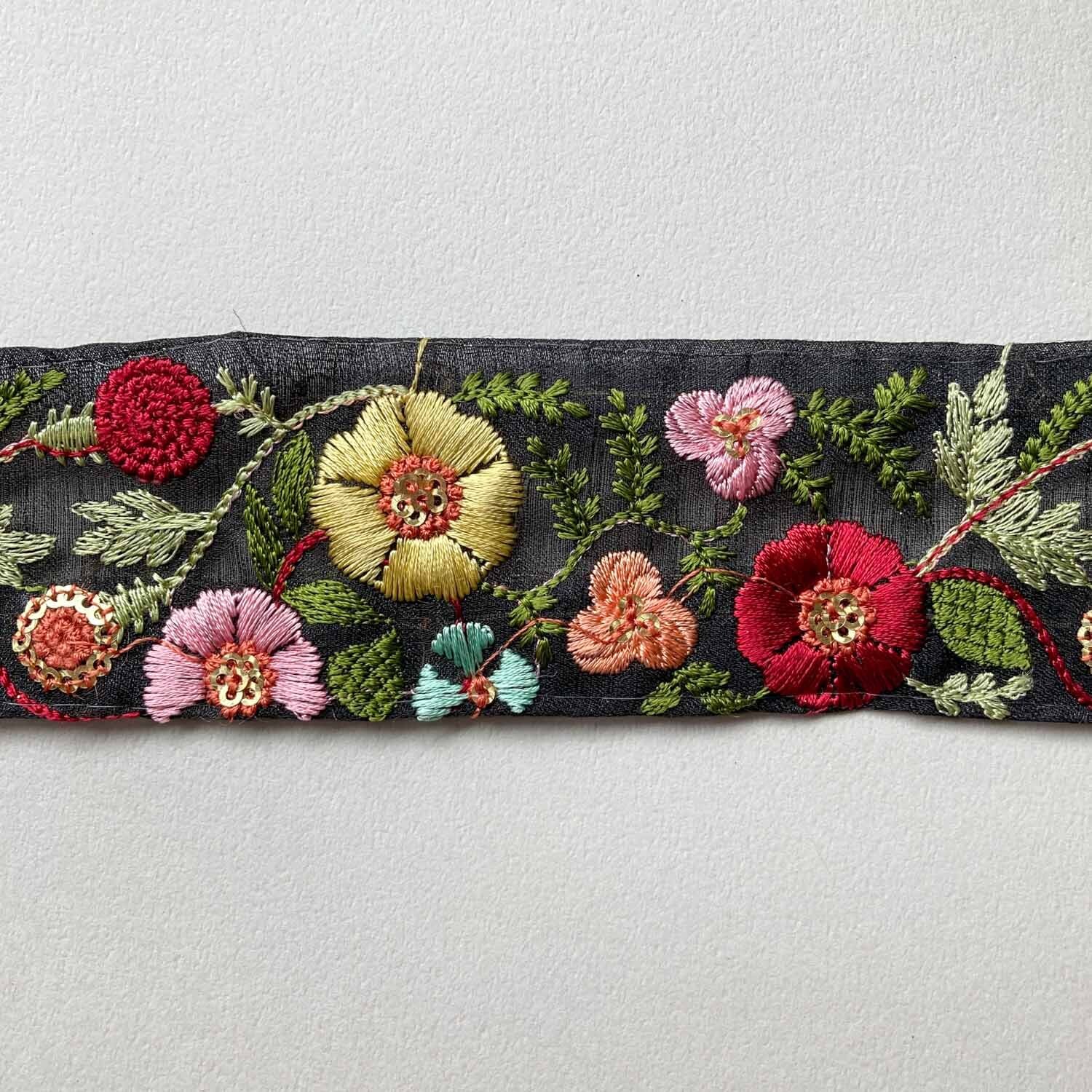 再入荷〉ハート花弁お花刺繍黒地オーガンジーリボン（50cm〜） | Dua