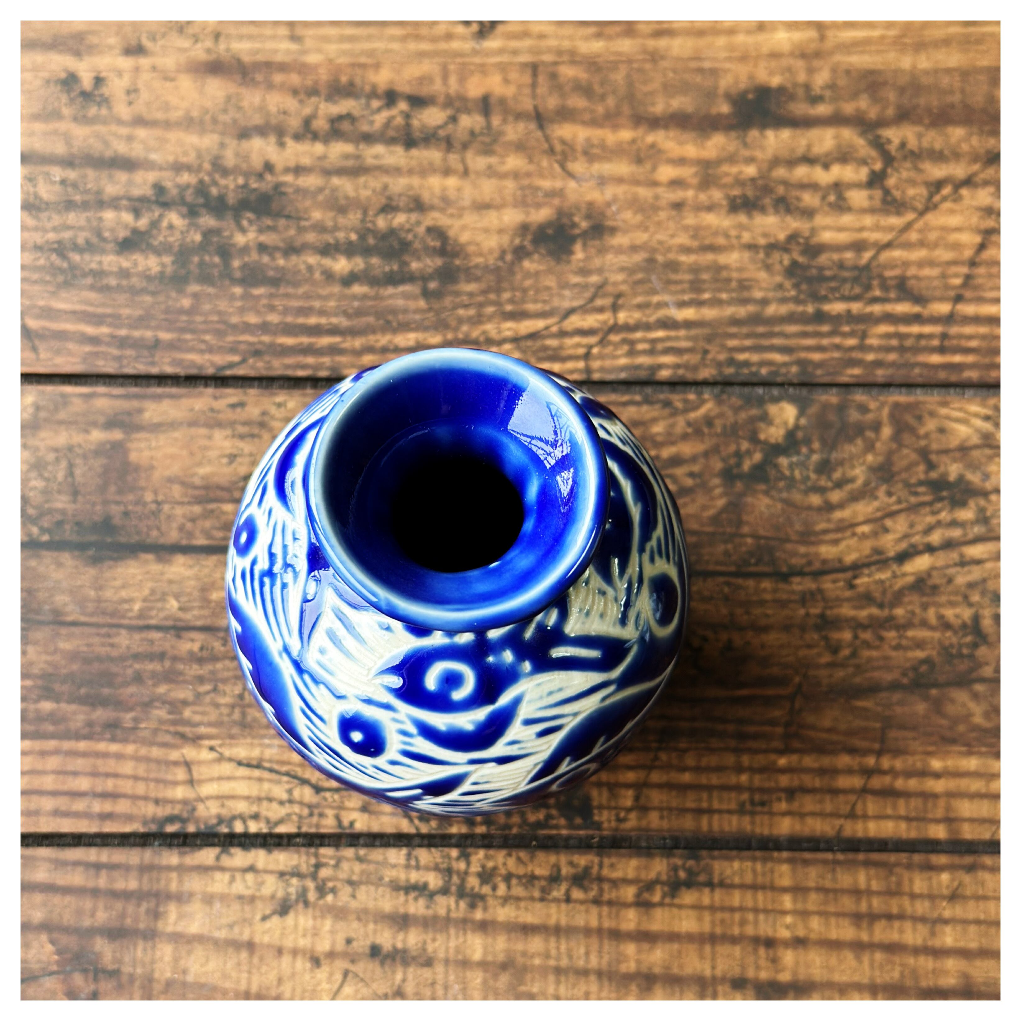 ベトナムのバッチャン焼き 魚柄の彫刻 花瓶 | Kc-Labo's shop ベトナム雑貨