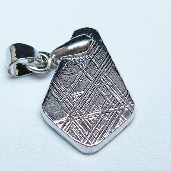 ギベオン ペンダント 隕石 メテオライト 一点物 メール便可 112-13387