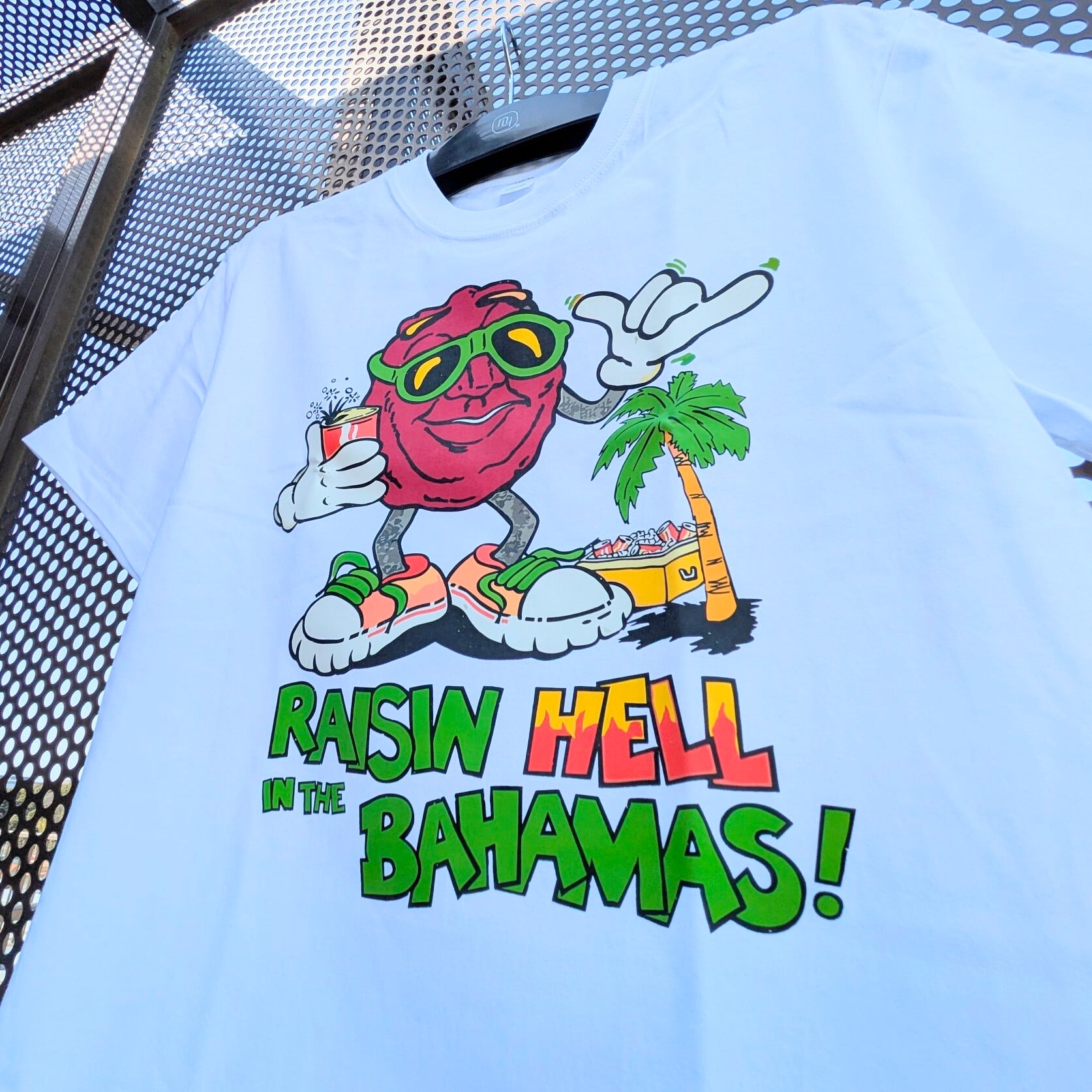 【 California Raisins ( カリフォルニアレーズン )】『 RAISIN HELL in the BAHAMAS! 』/ Tシャツ〚アメリカン雑貨 アメトイ〛