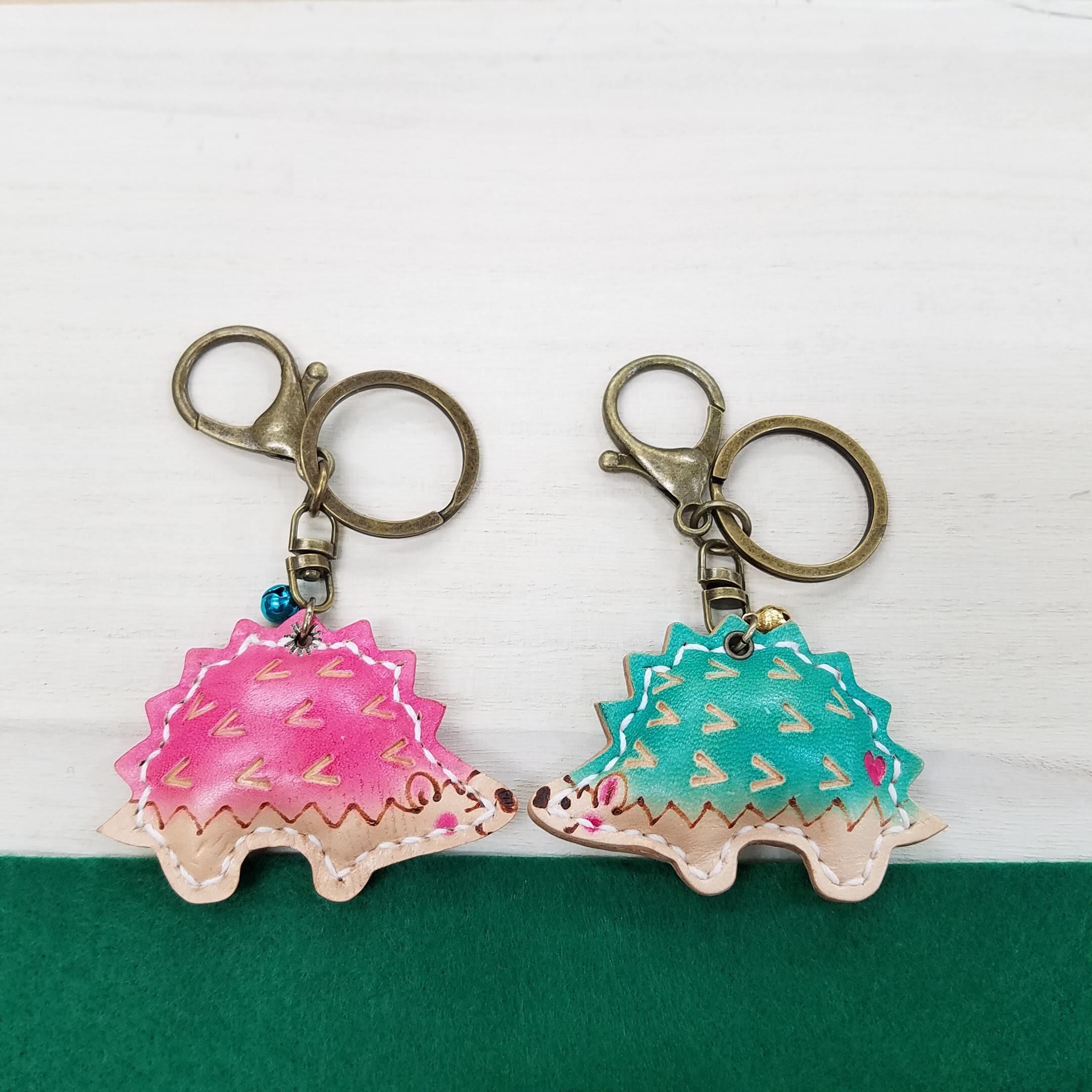 在庫なし　キーホルダー　ハリネズミ　【ギターハリちゃん】　ハンドメイド 本革キーホルダー***ハリネズミ***Pastel | すてあーず