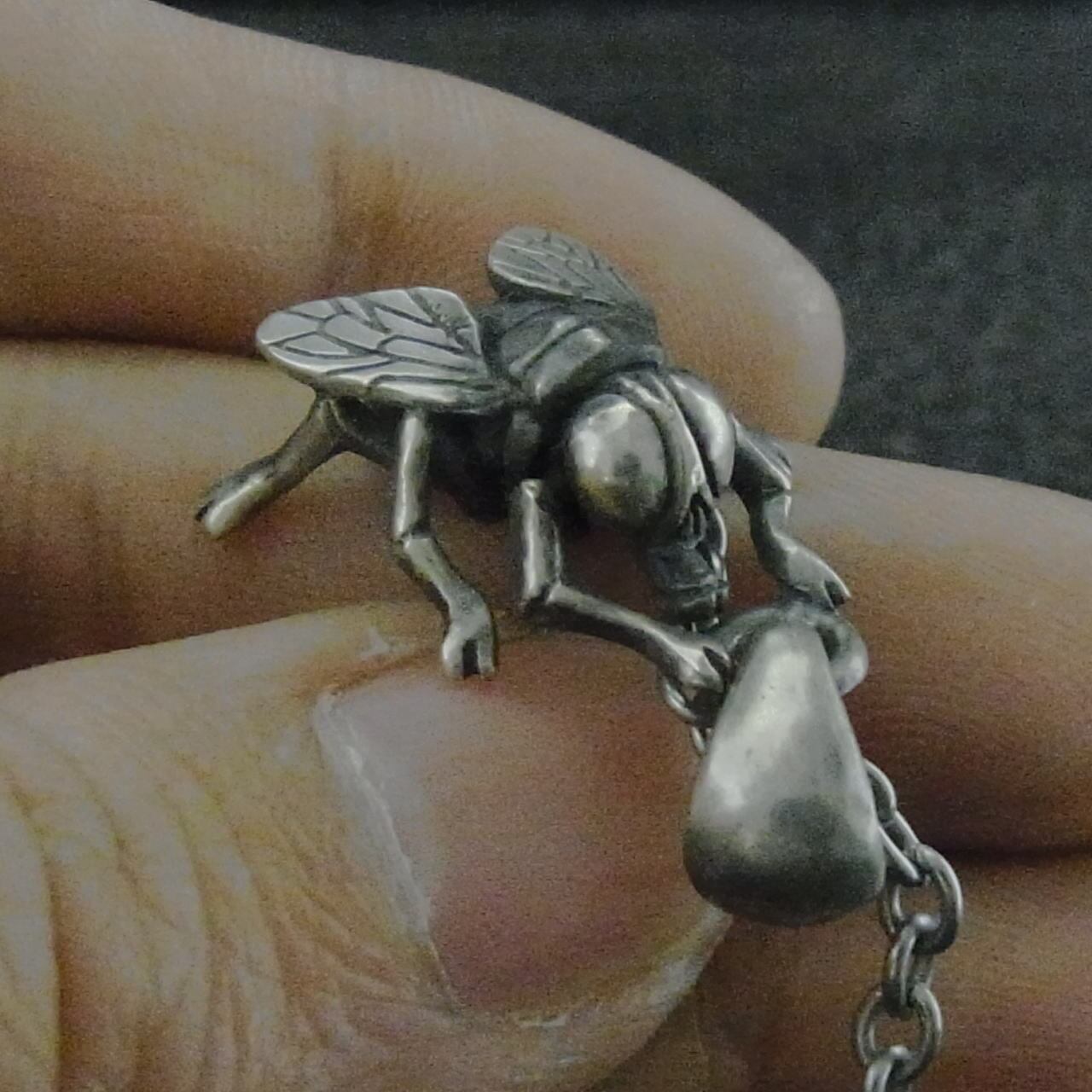 Silvery Fly Pendant L | BLIND RABBIT