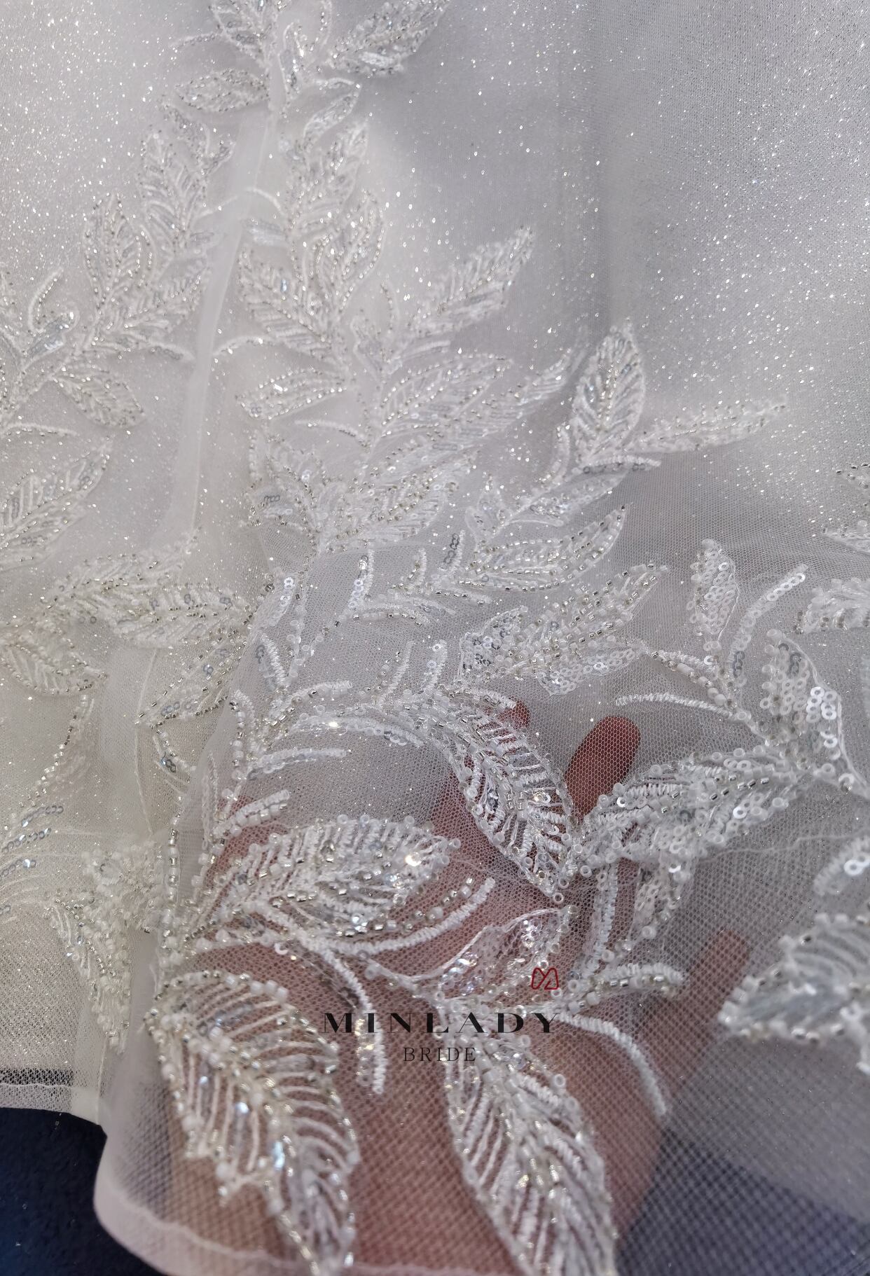 韓国風 リーフ刺繍 キラキラ ウェディングドレス | MINLADY BRIDE 韓国風 リーフ刺繍 キラキラ ウェディングドレス | MINLADY BRIDE