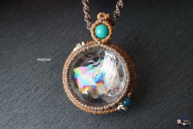 レインボー水晶(アイリスクォーツ)のマクラメネックレス ~港町~