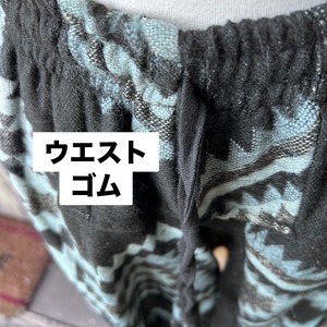 ヤクアラジンパンツ