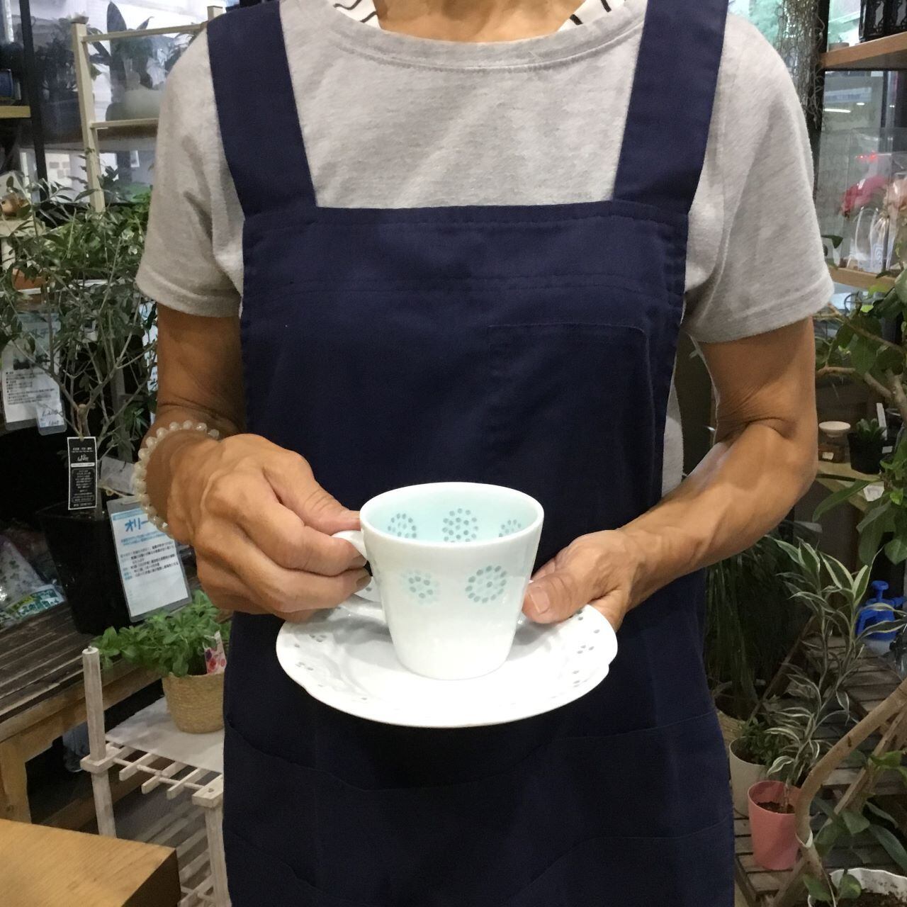 笠間焼 小林哲也作 青白磁蛍手 イッチン輪花 取り皿 | Pay ID