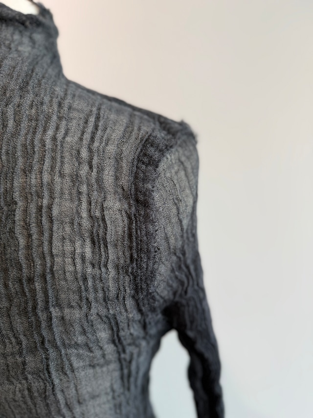 ERiKOKATORi/EK11-1-4 wool linen gauze highneck top Black