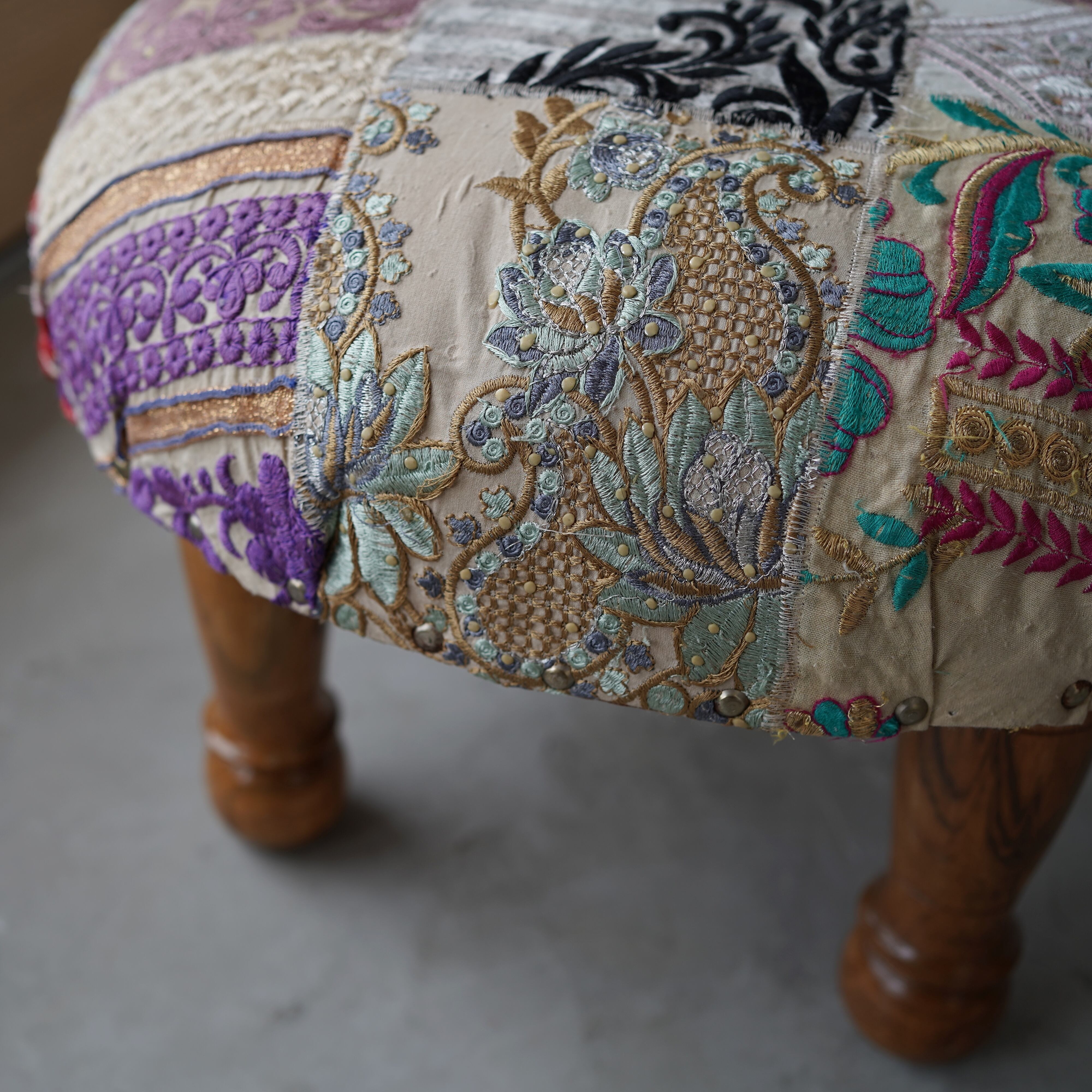 ザリ刺繍パッチワークスツール | Sweet Things