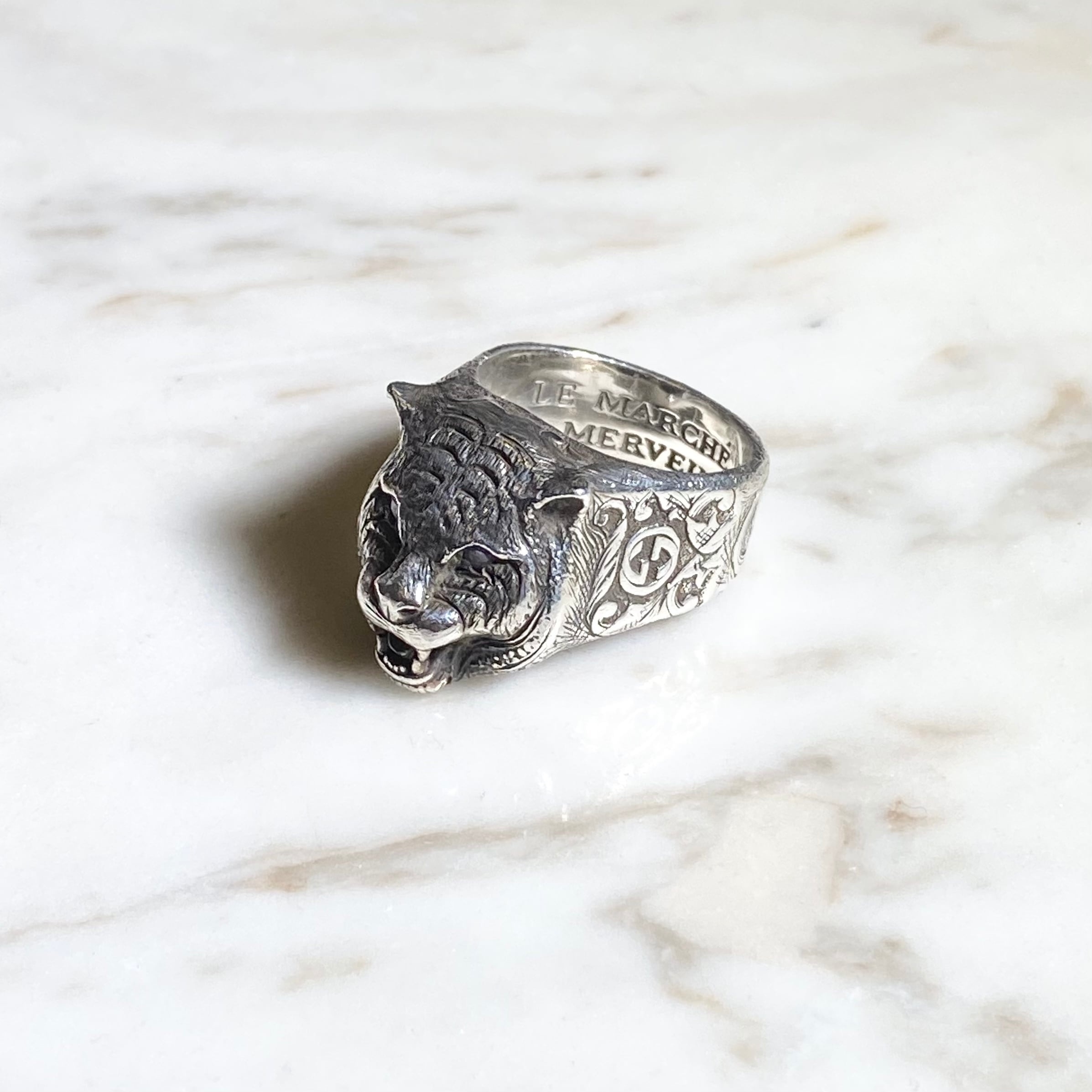 GUCCI engraved silver tiger head ring “le marche des merveilles 