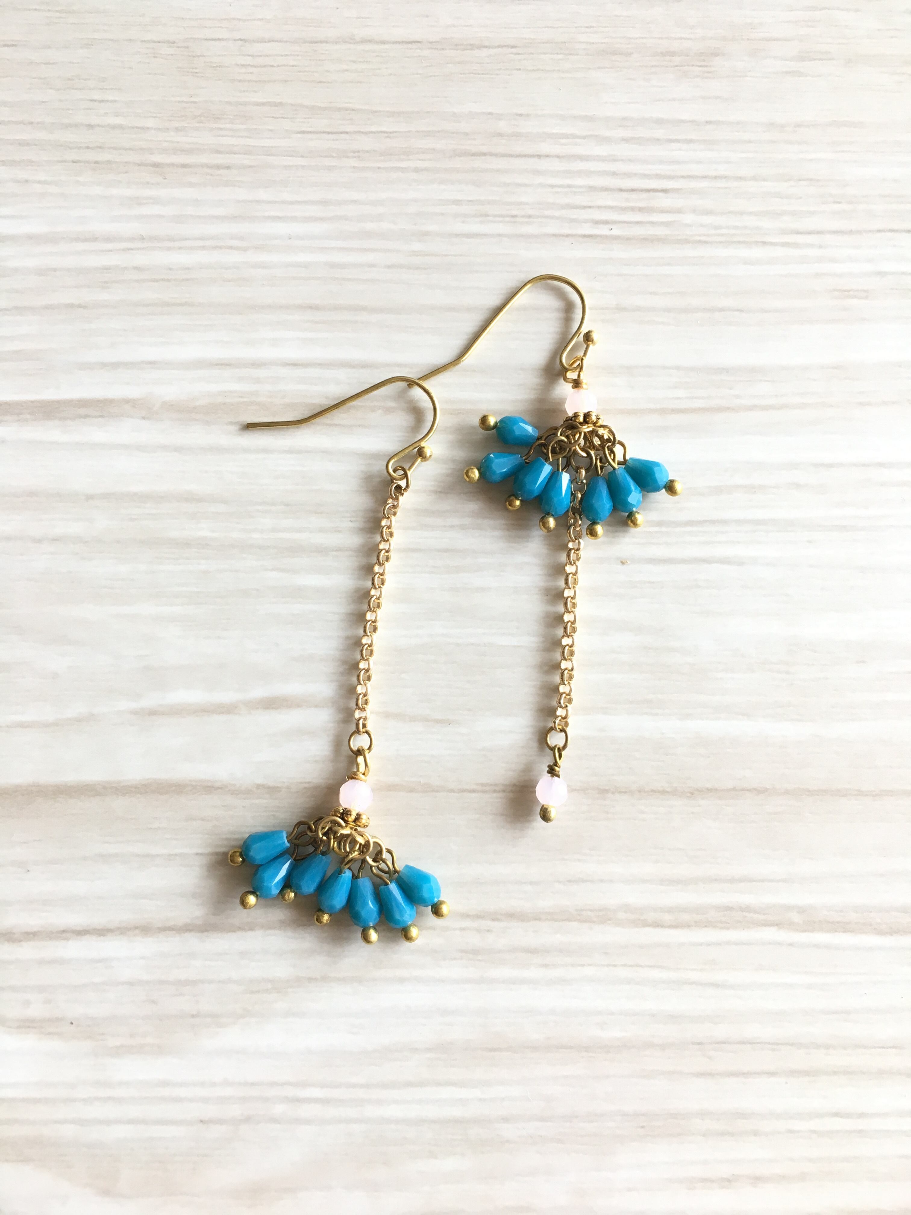 即納・送料無料】 アシンメトリー クリスタルピアス アジアン