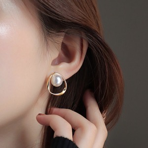 アクセサリー ピアス  かわいい 大人可愛い きれいめ シンプル カジュアル 大人 上品 おしゃれ お洒落 かっこいい レトロ 大人可愛い 大人女子 ラフ メンズライク マニッシュ ボーイッシュ スポーティー ルーズ クール 主役級 存在感 10代 20代 レディース 女性用 OL 学生 デート お出かけ 公園デビュー 女子会 休日 運動 旅行 ファッション コーデ スタイル モテ トレンド 流行 インスタ映え  夏 秋 冬 オールシーズン シーズンレス 銀色 シルバー