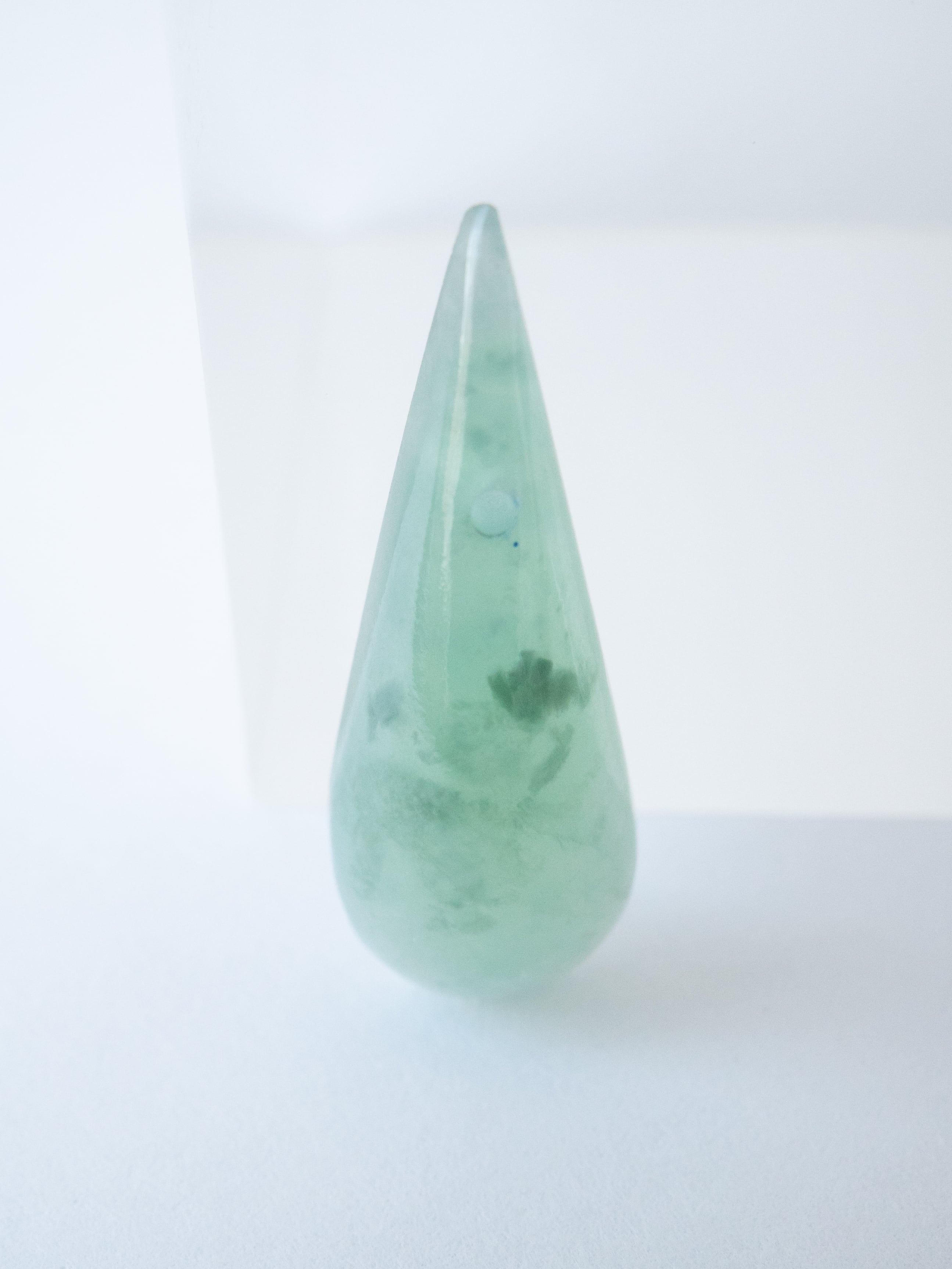 翡翠 (穴あき)- b06