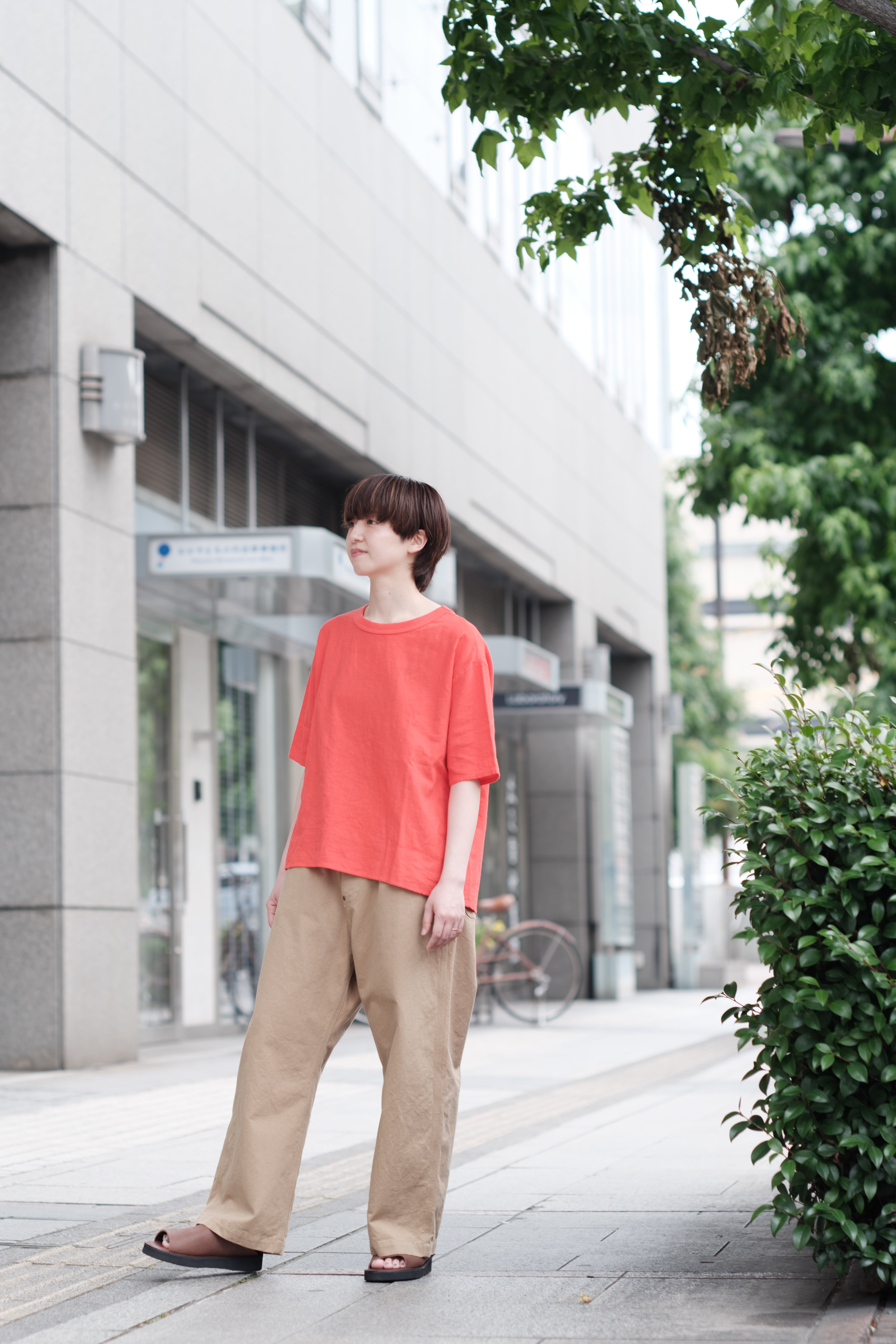 maillot】linen rich back tuck half sleeve shirt-Tee | theater