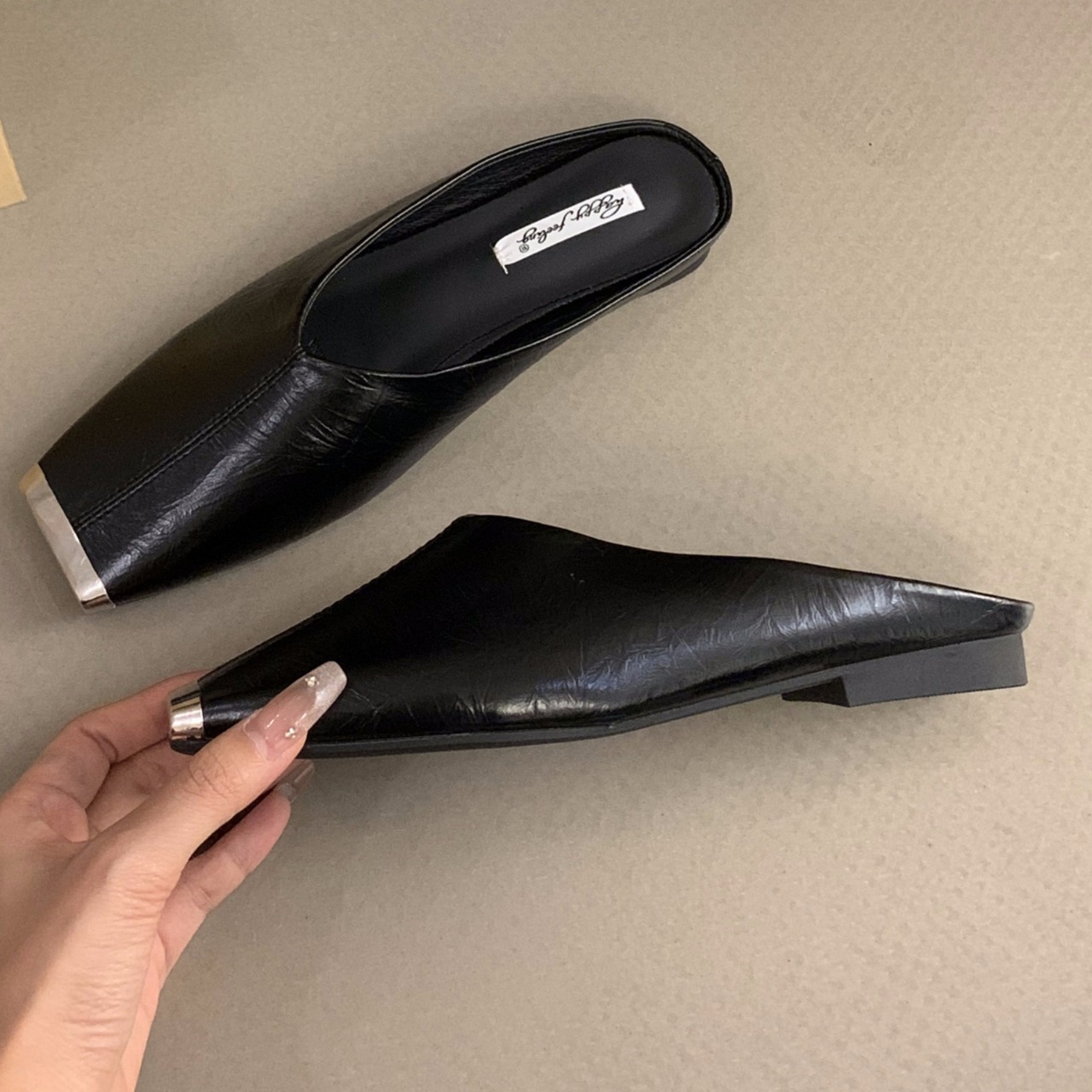 Square-Toe Metal Accent shoes  T6138