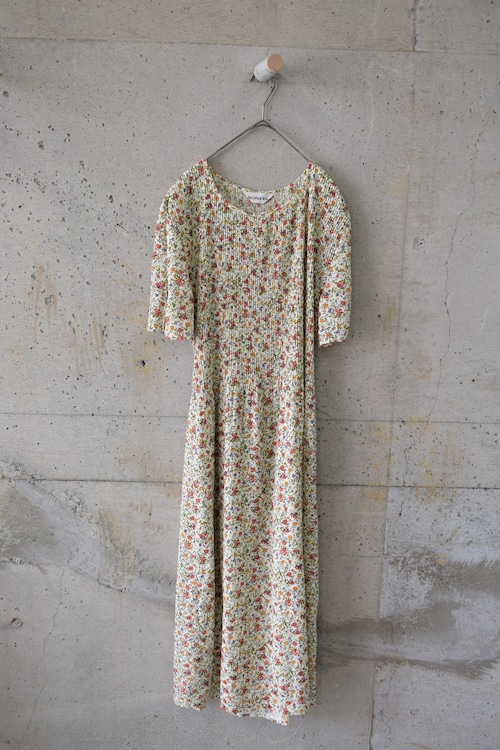 Small floral print pleated dress