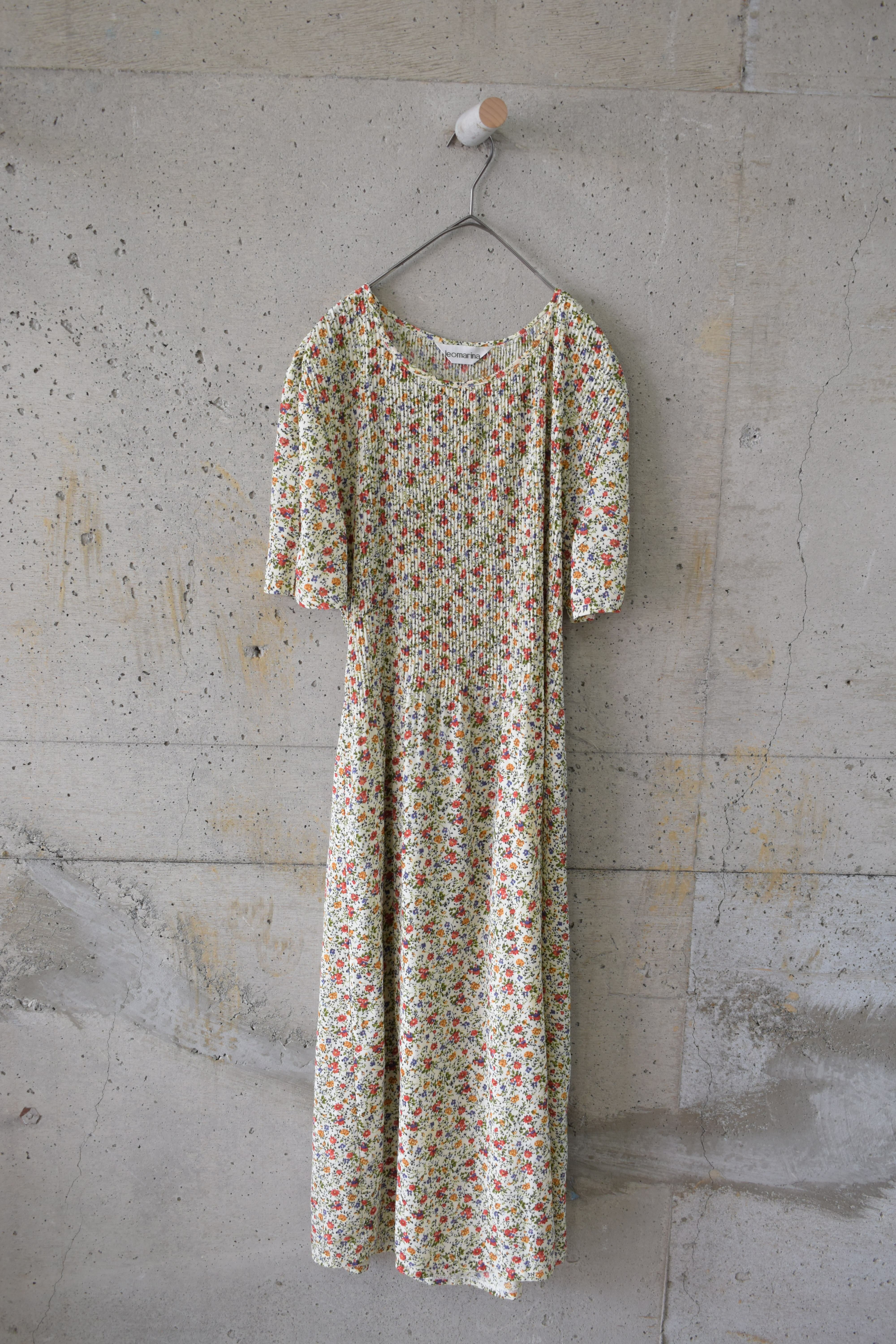 Small floral print pleated dress