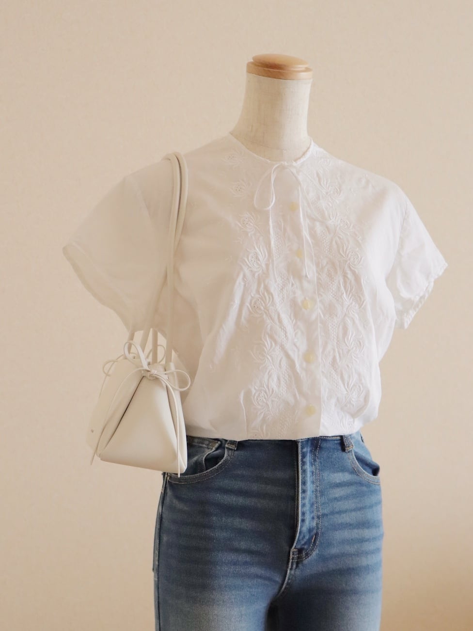 ●70s Europe flower embroidery & ribbon detail cotton blouse