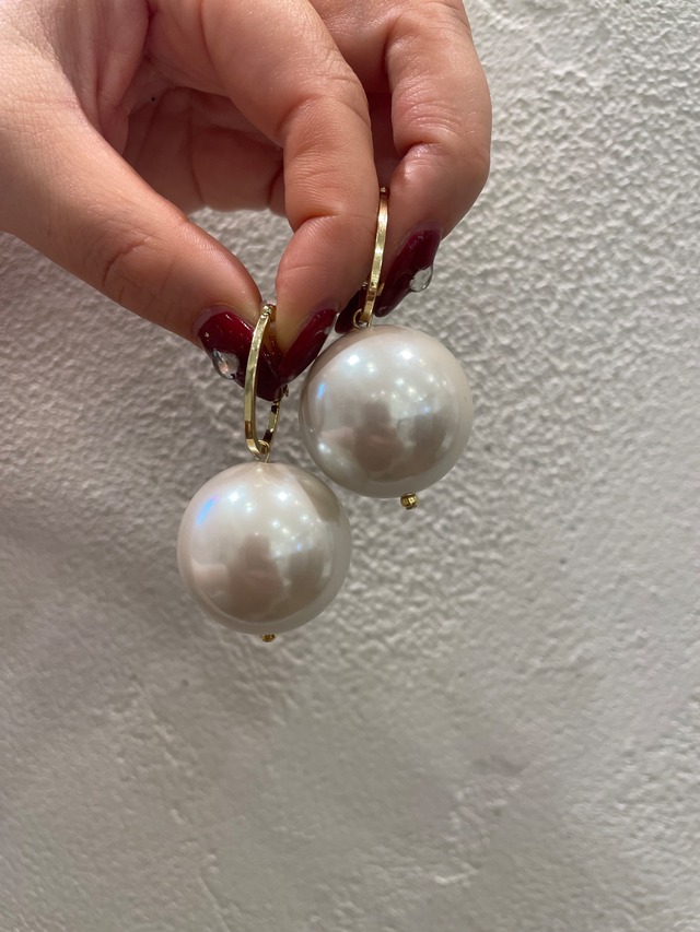 big pearl [earring]