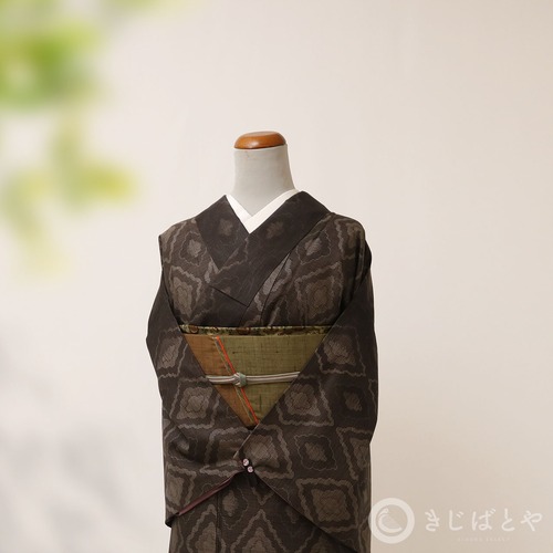 大島紬　墨色に花菱の小紋　袷