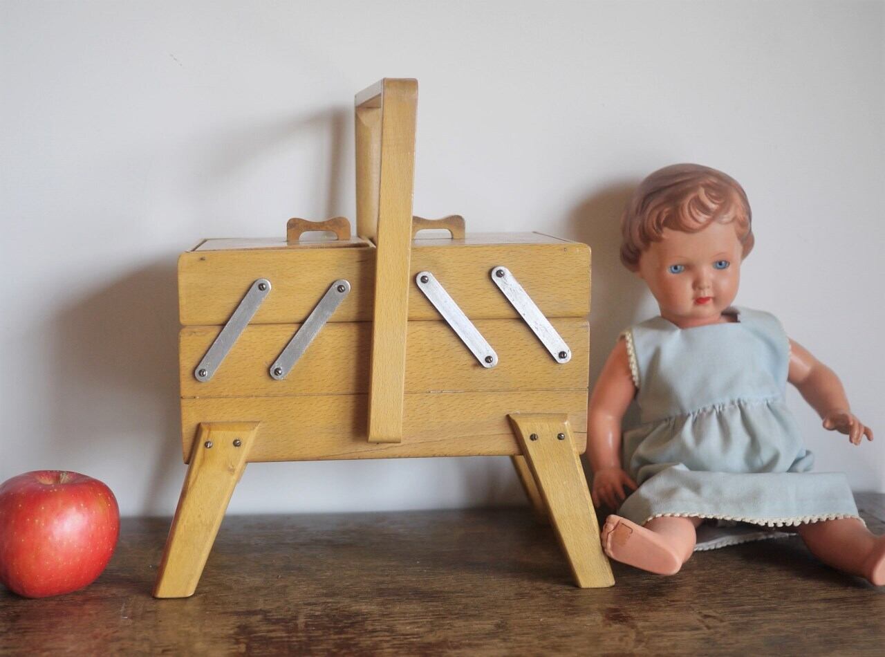 木製ハンドル脚付きソーイングボックス ヴィンテージドイツ