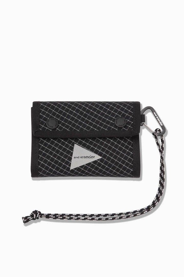 and wander(アンド・ワンダー)reflective rip wallet - black