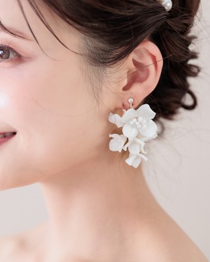 フラワービジュブライダルピアス/イヤリング【AE2505-22】