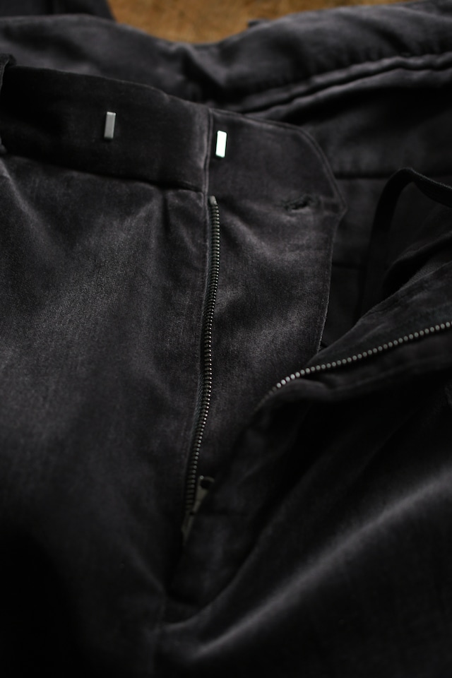 blurhms / Fade Velvet Two-tuck Slacks (FadeCharcoal)