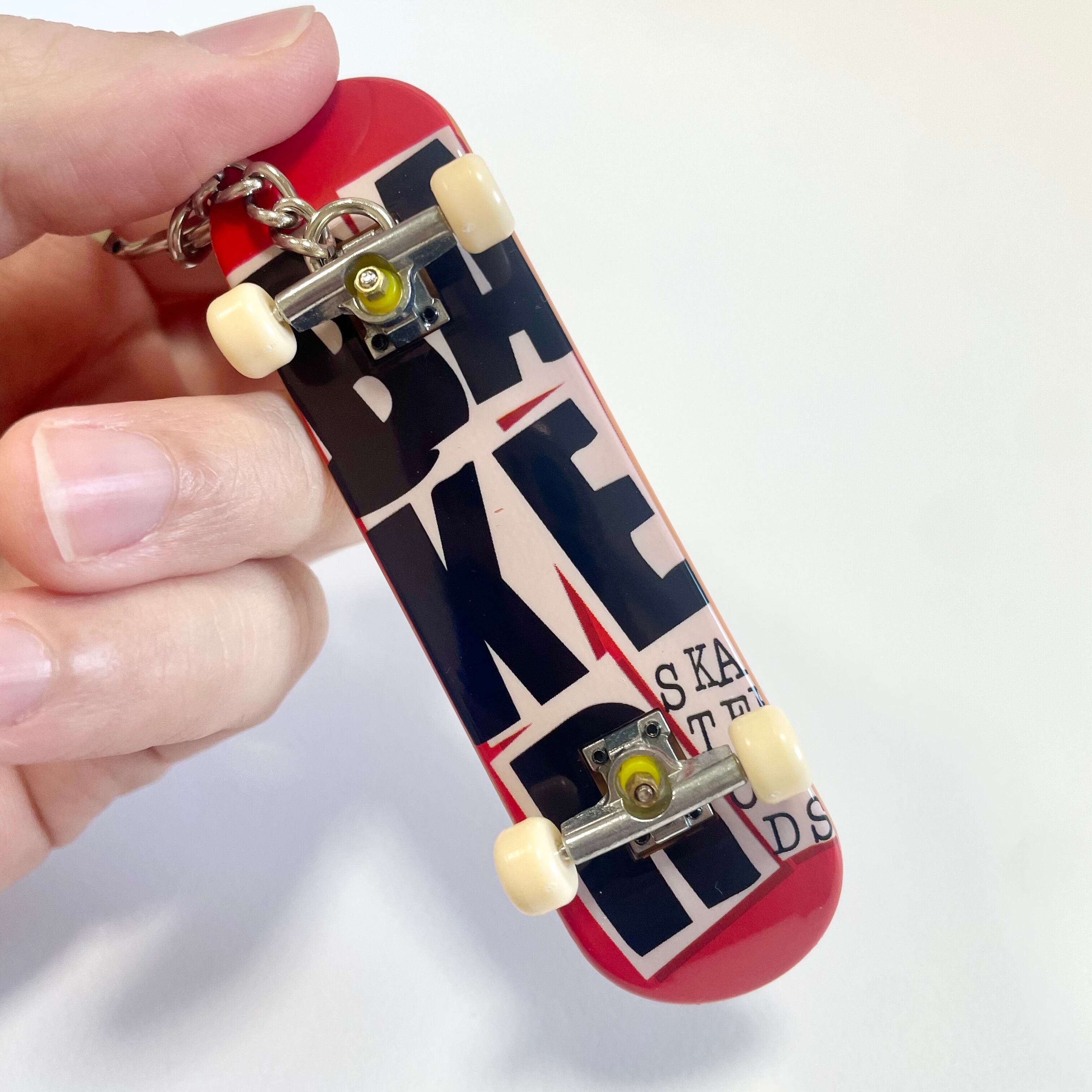 BAKER 指スケ キーホルダー ベイカー スケートボード アメリカン雑貨
