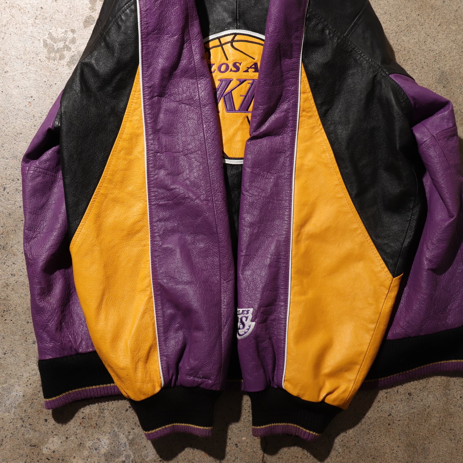 美品 XL Los Angeles Lakers 総刺繍 本革 レザージャケット レイカーズ ...
