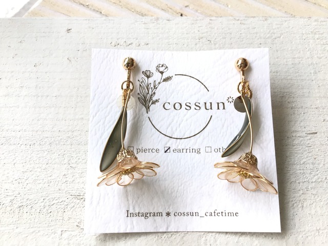 【ピアス変更可能】cossun*/フラワーイヤリング