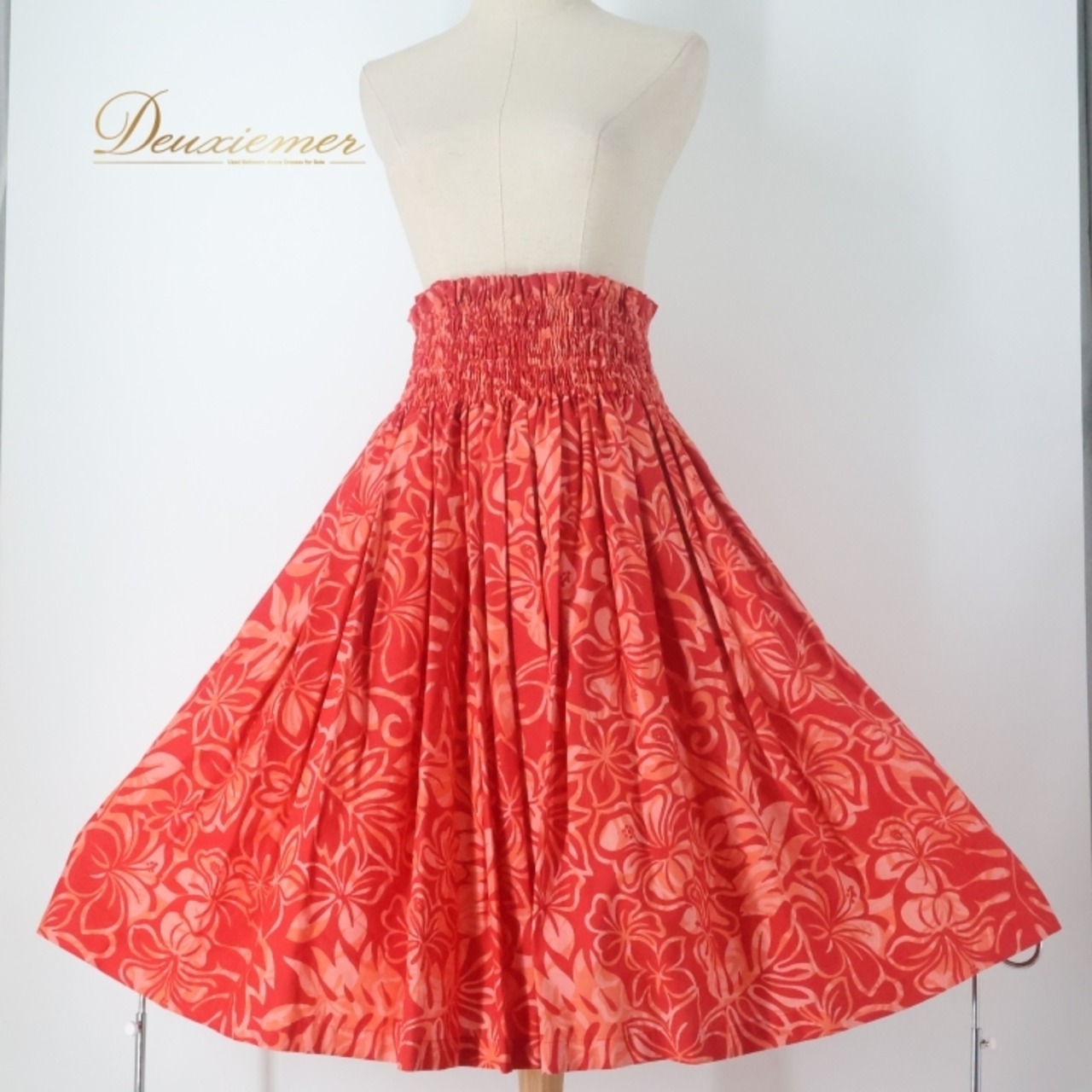 フラダンス 衣装 パウスカート レッド系 エムエムジェイ 日本製 ハイビスカス柄 モンステラ柄 ハワイアンプリント アロハ フラ ダンス レッスン 練習 華やか 鮮やか シングル スカート かわいい おしゃれ オレンジ系 赤 橙 ダンス衣装 ハワイアンスカート レディース 練習用 可愛い リゾートスタイル フラレッスン用