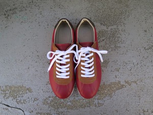 【深いRED】クラシックなデザインと本革の上質感！EMAのスニーカー/RED×キャメル