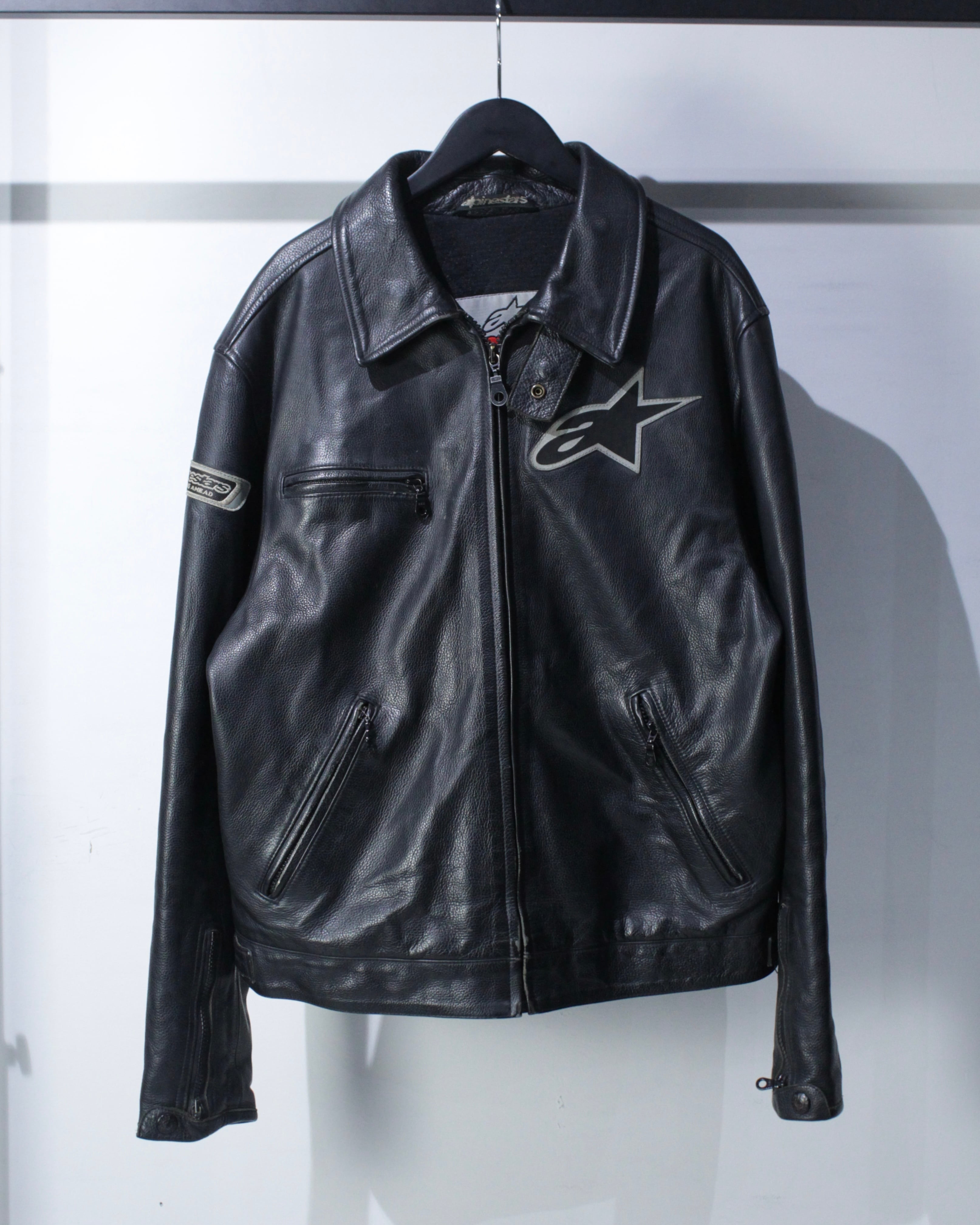 Caka BLACK】“Alpinestars” Logo Patch Zip Up Leather Jacket | Caka