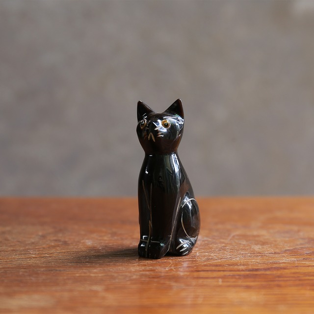 水牛の角から生まれた、艷やかな黒猫 2