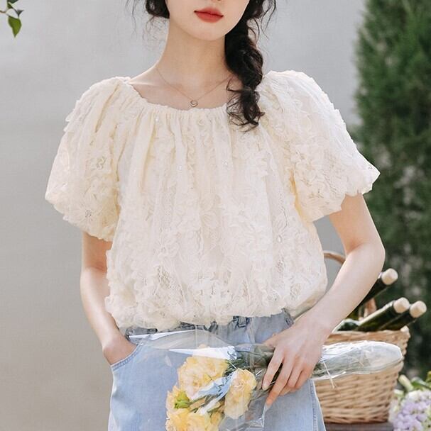 トップス レディース プルオーバー ブラウス シャツ 半袖 パフスリーブ レース 花柄 透け感 華やか シンプル きれいめ カジュアル ナチュラル 清楚 フェミニン シック お洒落 エレガント 上品 ラブリー キュート ガーリー 大人可愛い おしゃれ おとな ラフ 普段使い デート お出かけ 女子会 休日 旅行 通勤 通学 散歩 お呼ばれ 着まわし 抜け感 主役級 存在感 韓国 韓国系 ファッション コーデ スタイル モテ 春 夏 10代 20代 30代 40代 50代 アプリコット S M L 送料無料